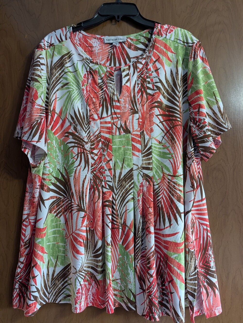 Southern Lady Ladies Pullover Blouse. Size 2X. Short Sleeves.